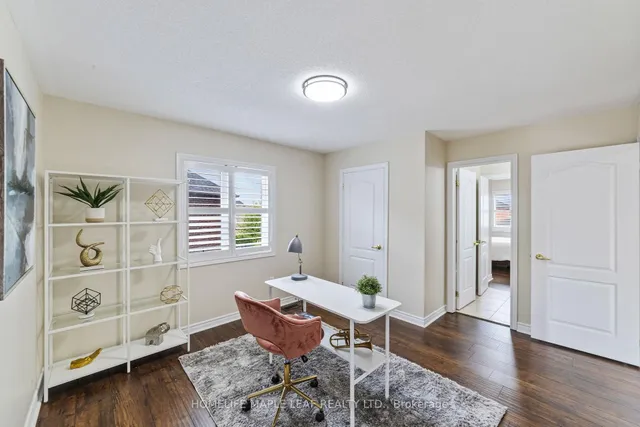 Additional image 32 of 18 Regis Circ