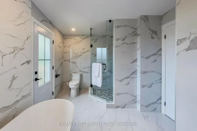 Additional image 17 of 21 Rolyat St