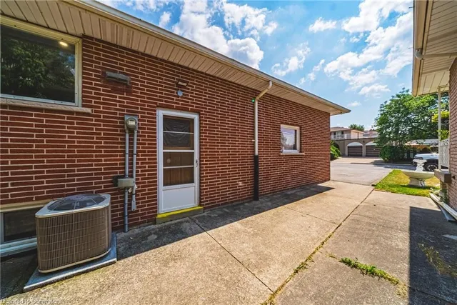 Additional image 40 of 49 Pinard St