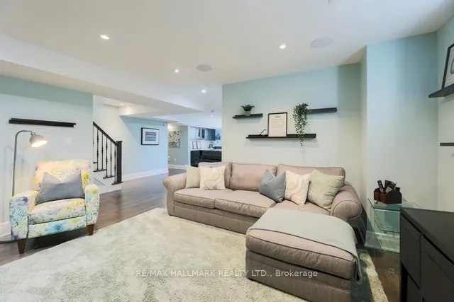 Additional image 33 of 44 Scarboro Cres