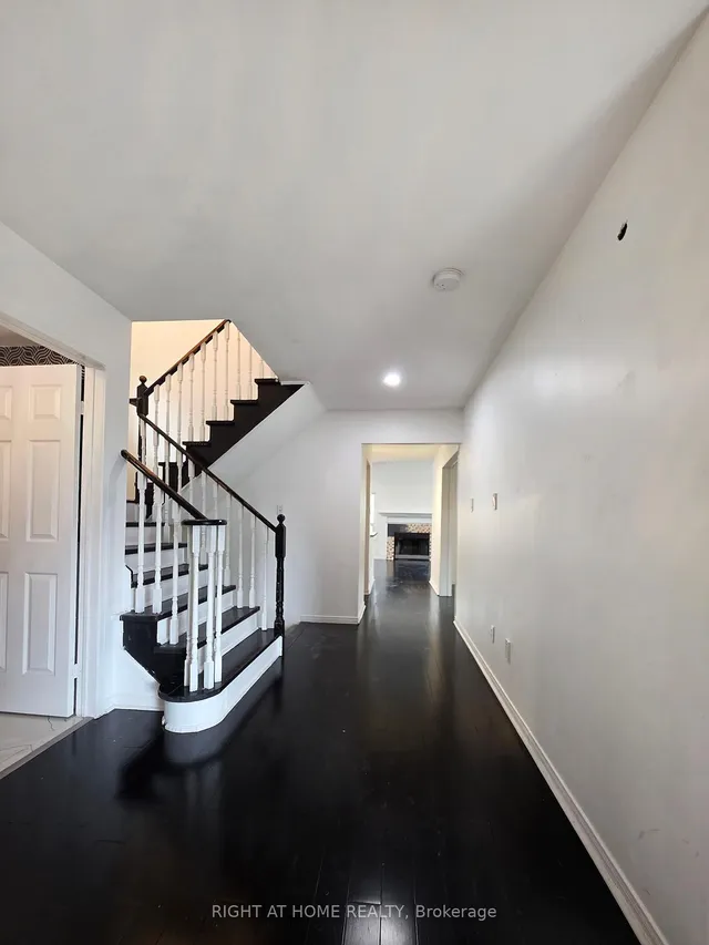 Additional image 3 of 6 Buffridge Tr