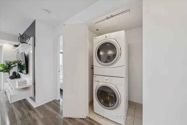 Additional image 9 of 125 Village Green Sq Unit 3006