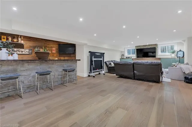 Additional image 29 of 515 Bridgman Ave