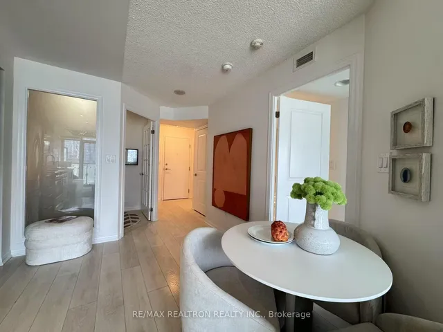 Additional image 16 of 400 Adelaide St Unit 1909
