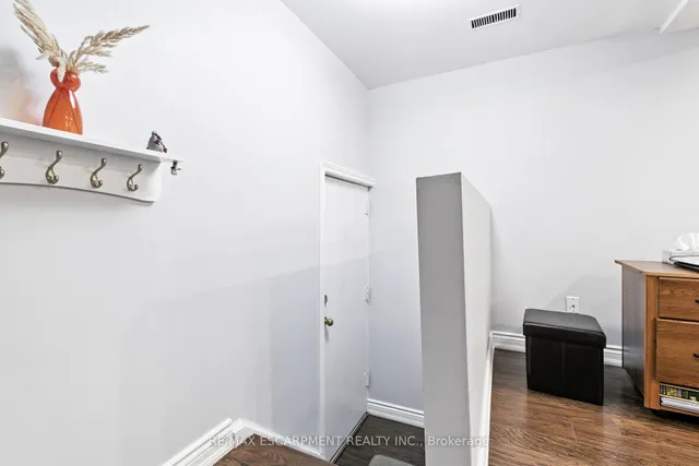 Additional image 41 of 2254 Upper Middle Rd Unit 3