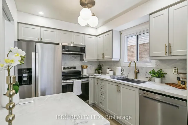 Additional image 4 of 3455 Caplan Cres Unit 3