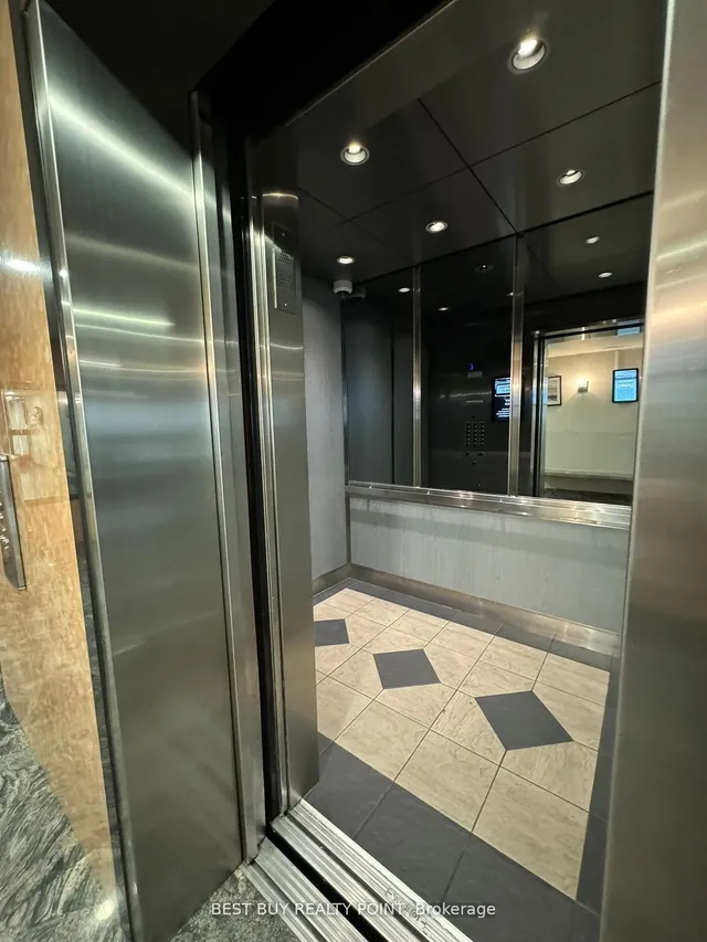 Additional image 10 of 15 La Rose Ave Unit 1007