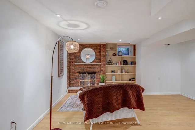 Additional image 35 of 1560 Kerns Rd Unit 5