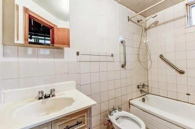 Additional image 40 of 97 Mc Roberts Ave