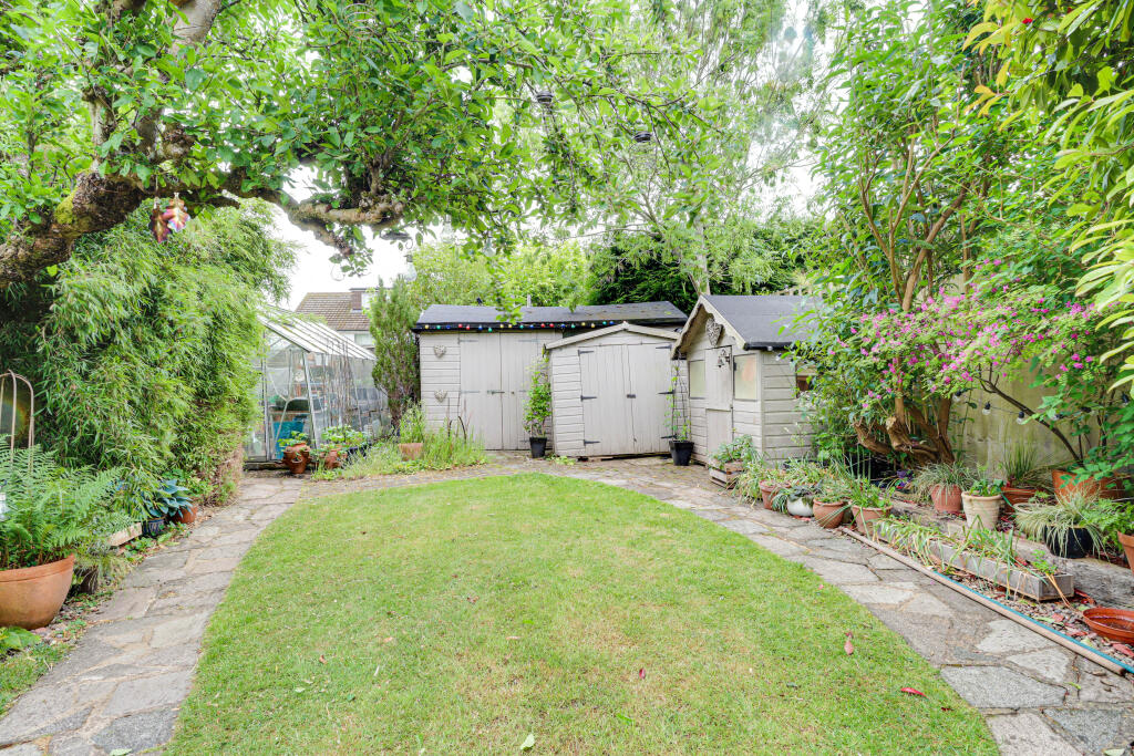 Additional image 21 of Springfield Crescent, Harpenden, Hertfordshire, AL5