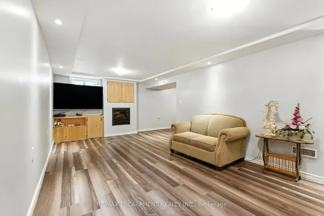 Additional image 37 of 172 Adair Ave