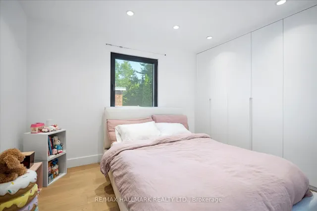 Additional image 27 of 31 Redwood Ave