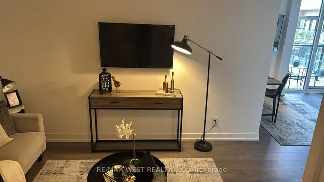 Additional image 7 of 270 Dufferin St Unit 413