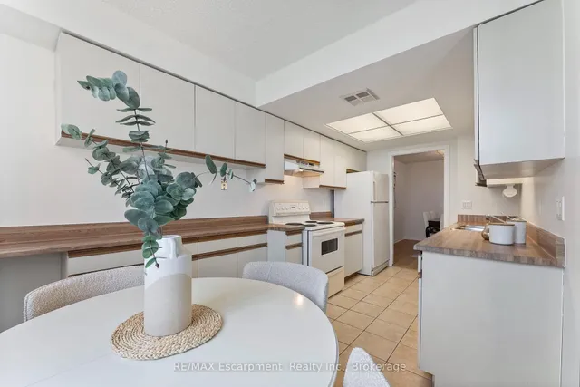 Additional image 9 of 1230 Marlborough Crt Unit 602