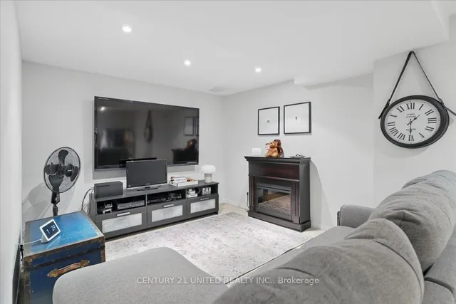 Additional image 35 of 58 Heathcliffe Sq Unit 58