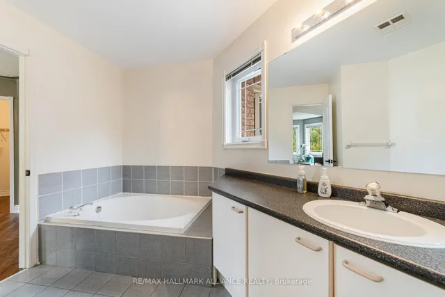 Additional image 30 of 365 Turnberry Cres