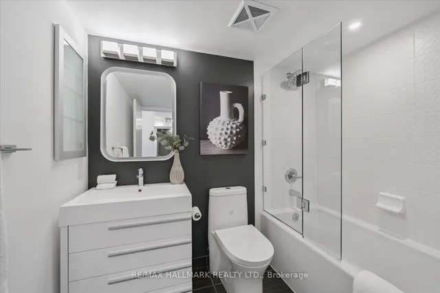 Additional image 8 of 125 Village Green Sq Unit 3006