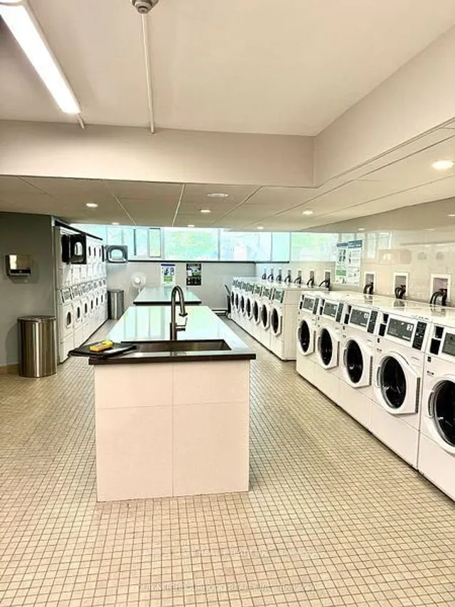 Additional image 10 of 30 Gloucester St Unit 1607