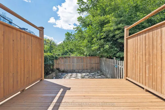 Additional image 16 of 10 Coxwell Ave