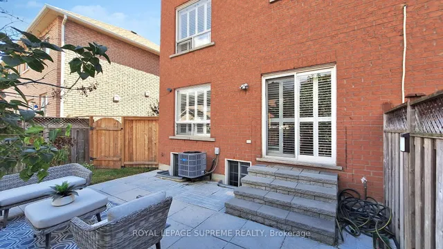 Additional image 36 of 32 Flatfield Terr