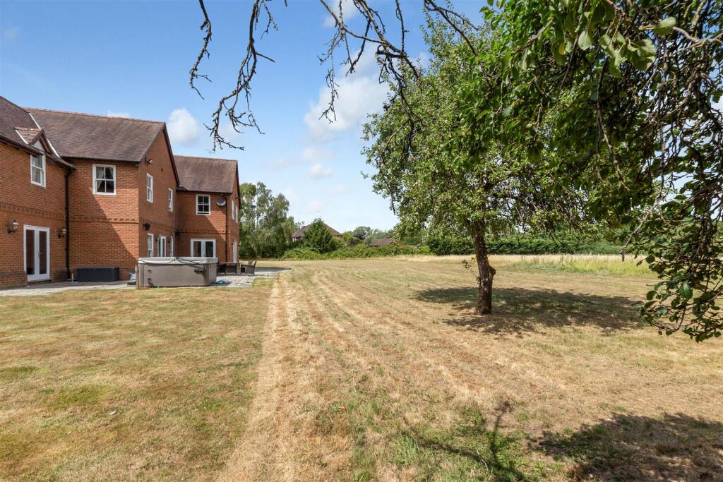 Additional image 39 of Pottersheath Road, Welwyn