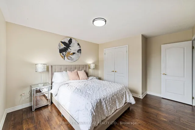 Additional image 29 of 18 Regis Circ