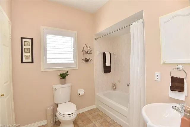 Additional image 26 of 137 Silverbirch Blvd