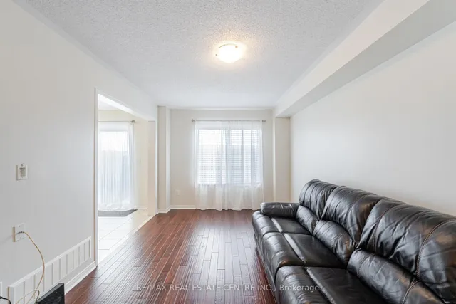 Additional image 7 of 4834 Capri Cres