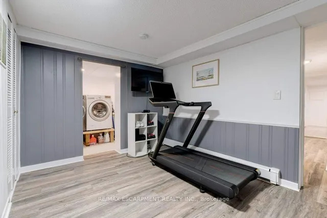 Additional image 34 of 636 WEST OVAL Dr