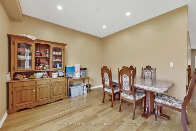 Additional image 20 of 46 Commodore Dr