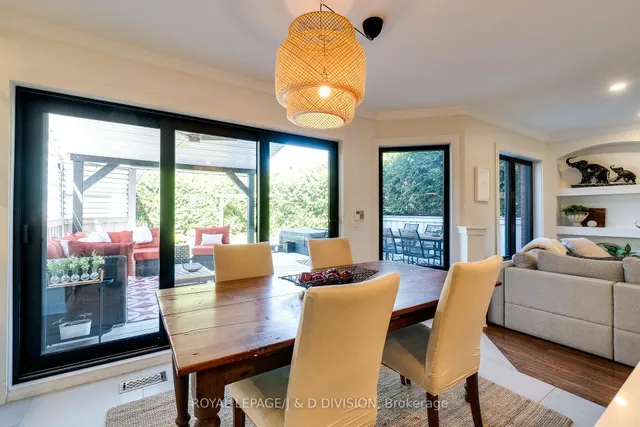 Additional image 20 of 2448 Capilano Cres