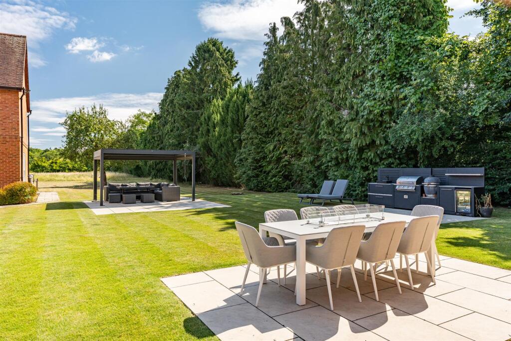 Additional image 20 of Pottersheath Road, Welwyn