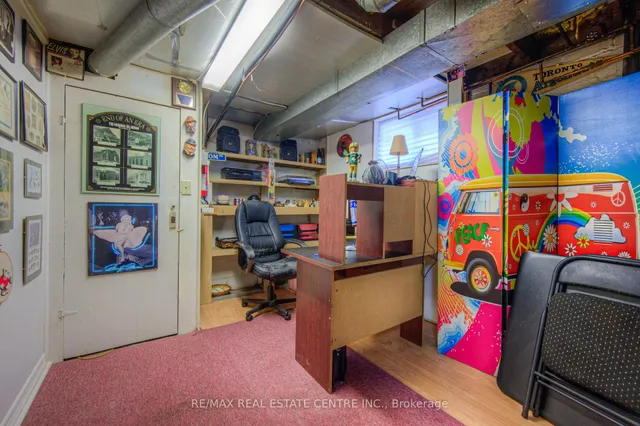 Additional image 34 of 14 Barons Ave