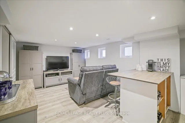 Additional image 12 of 1048 Royal York Rd