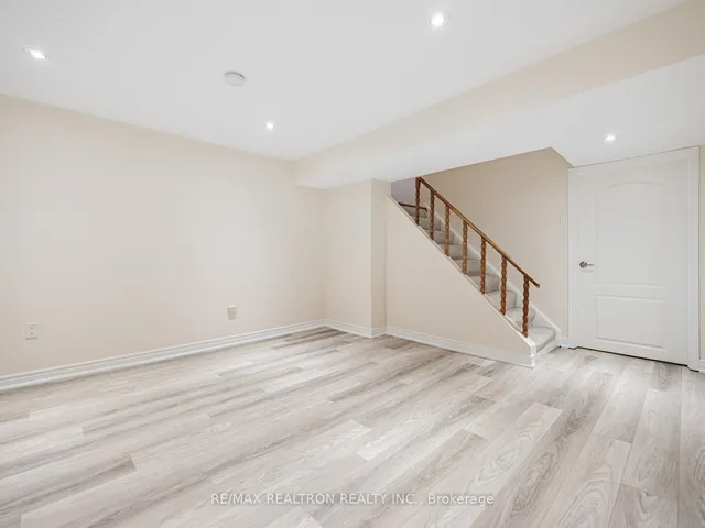 Additional image 25 of 32 Thatcher Crt