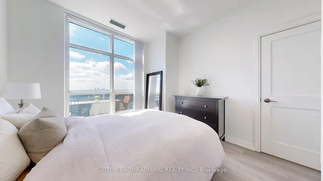 Additional image 11 of 181 Village Green Sq Unit PH15