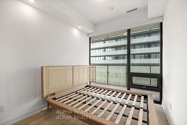 Additional image 8 of 50 Charles St E St Unit 4307