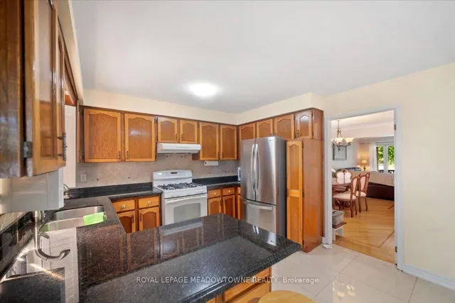 Additional image 7 of 836 Greycedar Cres