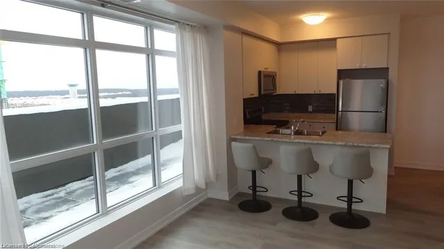 Additional image 6 of 450 Dundas St Unit 1005