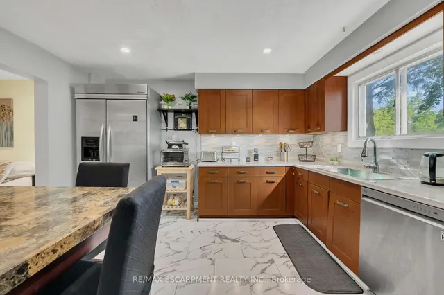 Additional image 11 of 18 Riverdale Dr