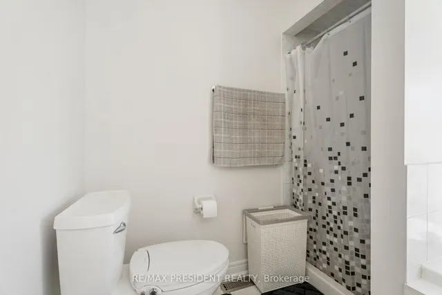 Additional image 28 of 823 Ledbury Cres