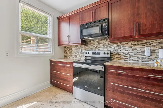 Additional image 13 of 10 Coxwell Ave