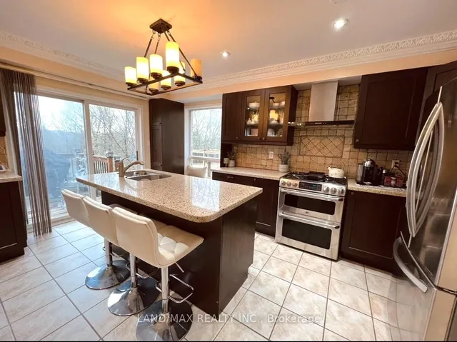 Additional image 5 of 50 Charleswood Circ