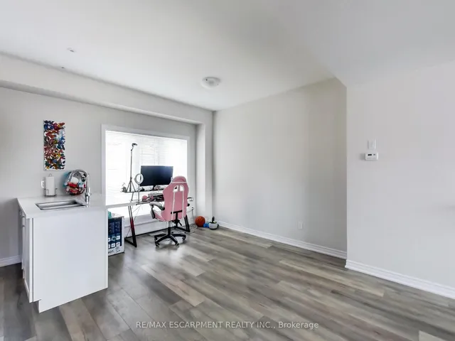 Additional image 10 of 19 PICARDY Dr Unit 23