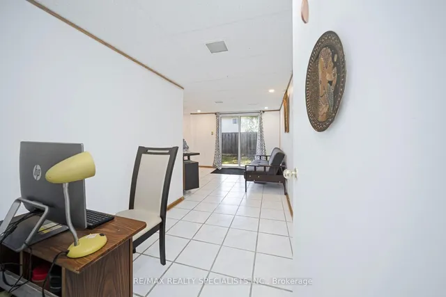 Additional image 38 of 28 Lincoln Crt