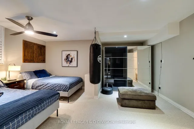 Additional image 38 of 2448 Capilano Cres