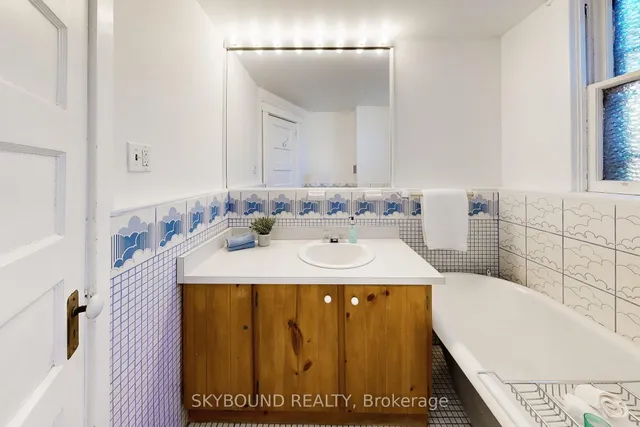 Additional image 25 of 50 Dearbourne Ave