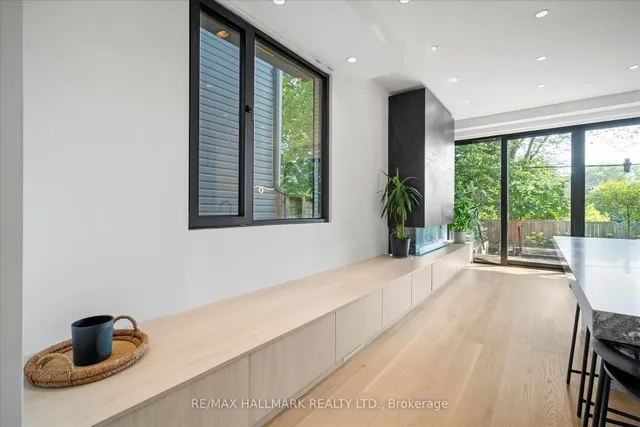 Additional image 11 of 31 Redwood Ave