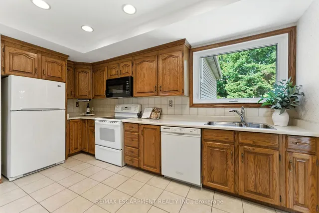 Additional image 11 of 51 Pleasant Ave