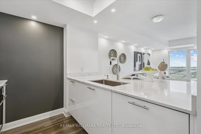 Additional image 27 of 125 Village Green Sq Unit 3006